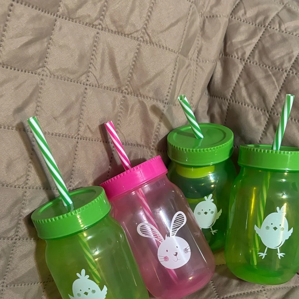 4 Easter Themed Party Cups Set 3 lime green with a chick 1 hot pink with a bunny